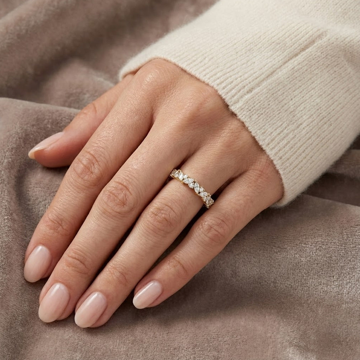 LUMEO Priscilla Ring in 18k Solid Yellow Gold on model