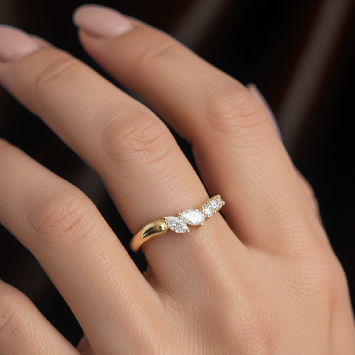 LUMEO Lissa Flow Diamond Band in 18k Solid Yellow Gold on model